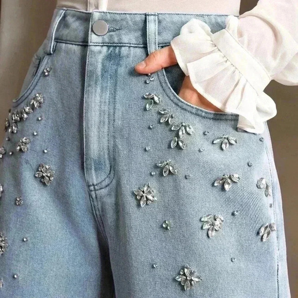 Light Wash Casual Women's Hand-Stitched Rhinestone Jeans - Picture 4 of 8